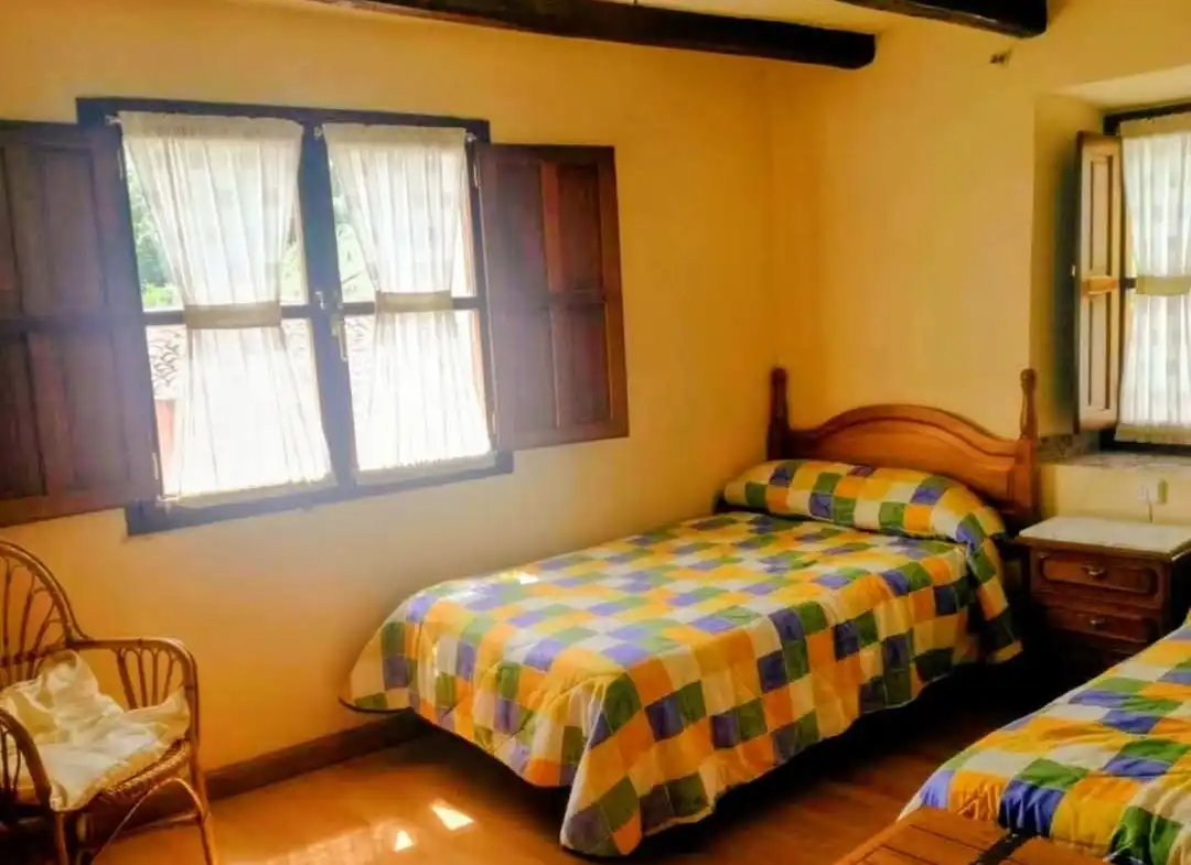 Dormitori de Casa o xalet en venda en Vega de Liébana amb Jardí privat, Moblat i Balcó