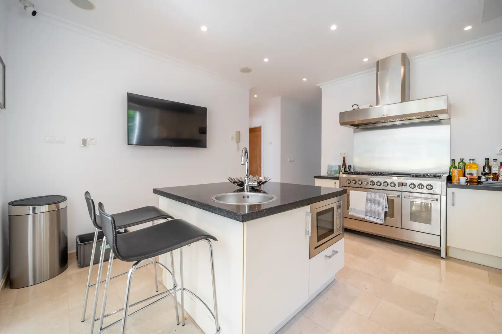 Cocina de Casa o chalet en venta en Istán con Aire acondicionado, Jardín privado y Terraza