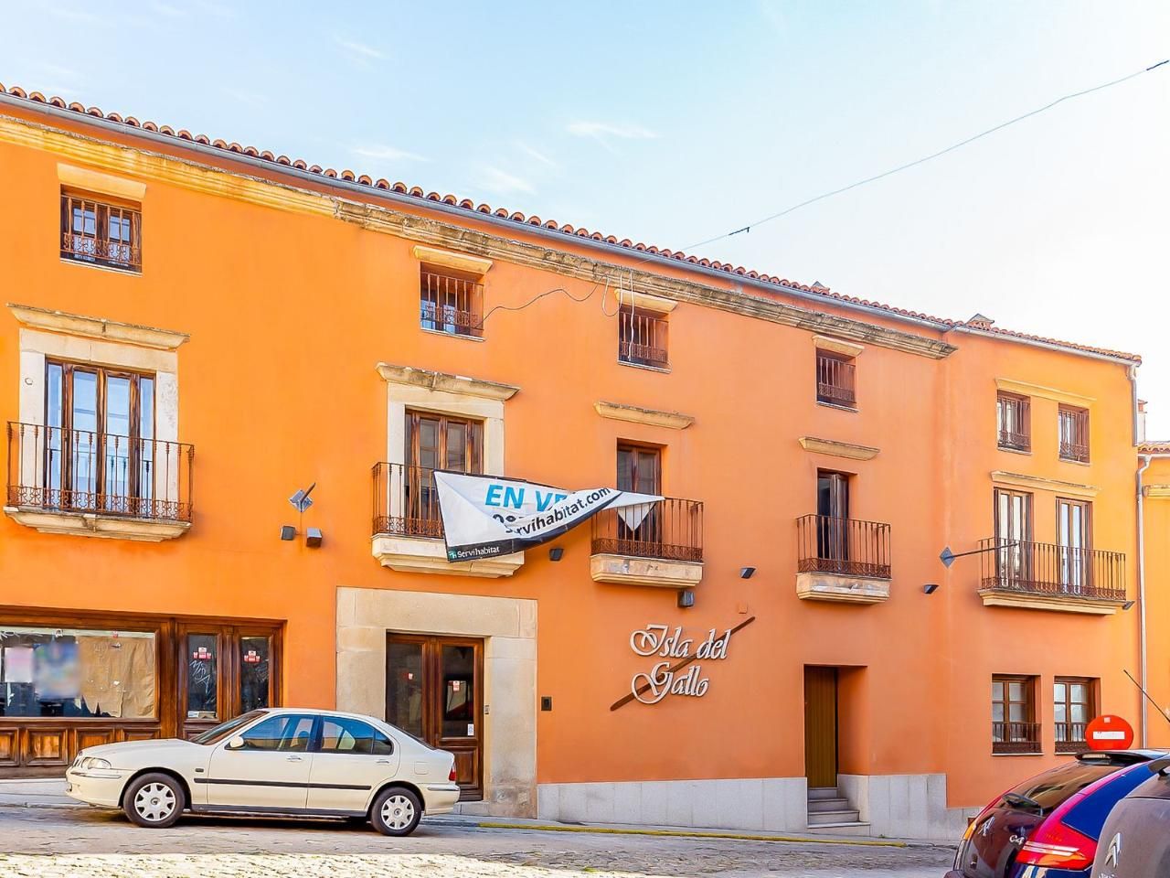 Exterior view of Building for sale in Trujillo