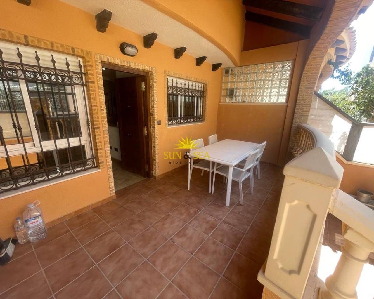Vista exterior de Casa o xalet en venda en Guardamar del Segura amb Calefacció, Terrassa i Piscina