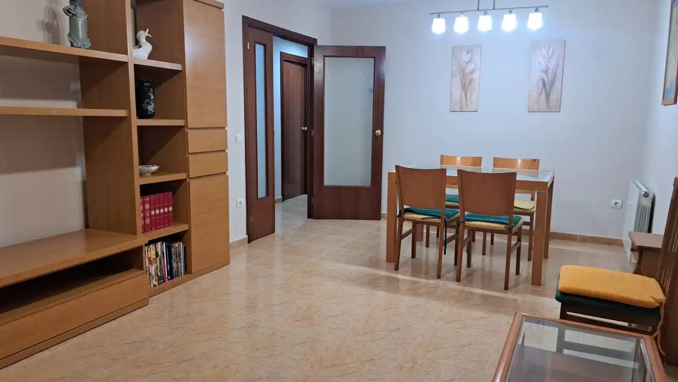 Menjador de Pis de lloguer en Cunit amb Aire condicionat, Calefacció i Moblat