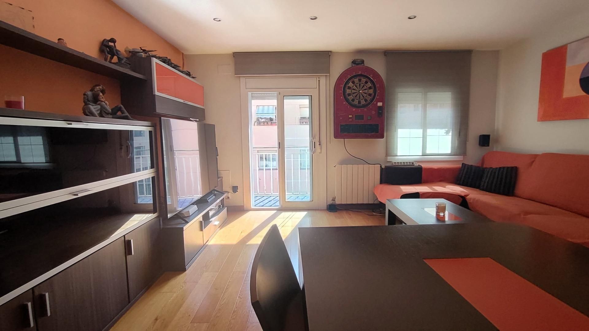 Sala d'estar de Casa o xalet en venda en L'Hospitalet de Llobregat amb Parquet i Balcó