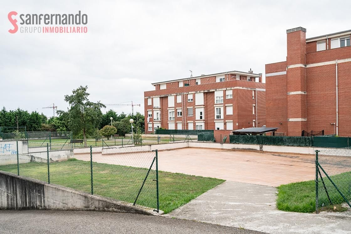 Vista exterior de Pis en venda en Santa Cruz de Bezana amb Calefacció, Terrassa i Balcó