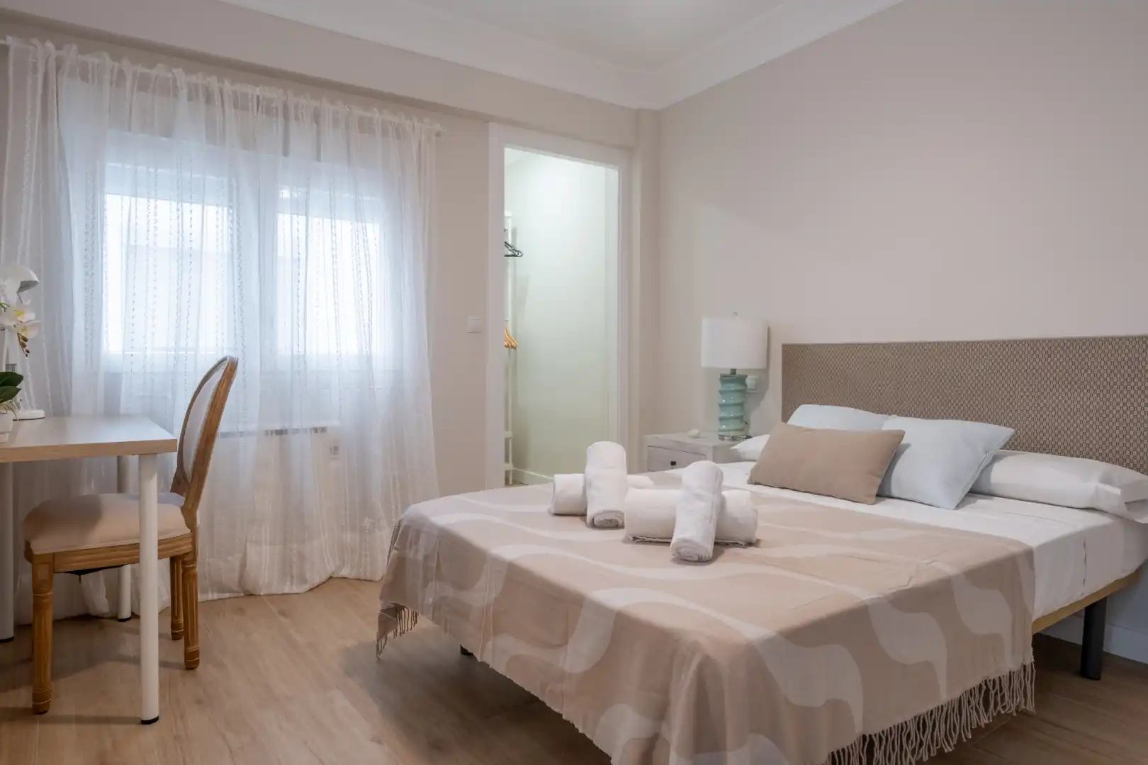 Habitación de Apartamento de alquiler en Zaragoza con Amueblado y Balcón