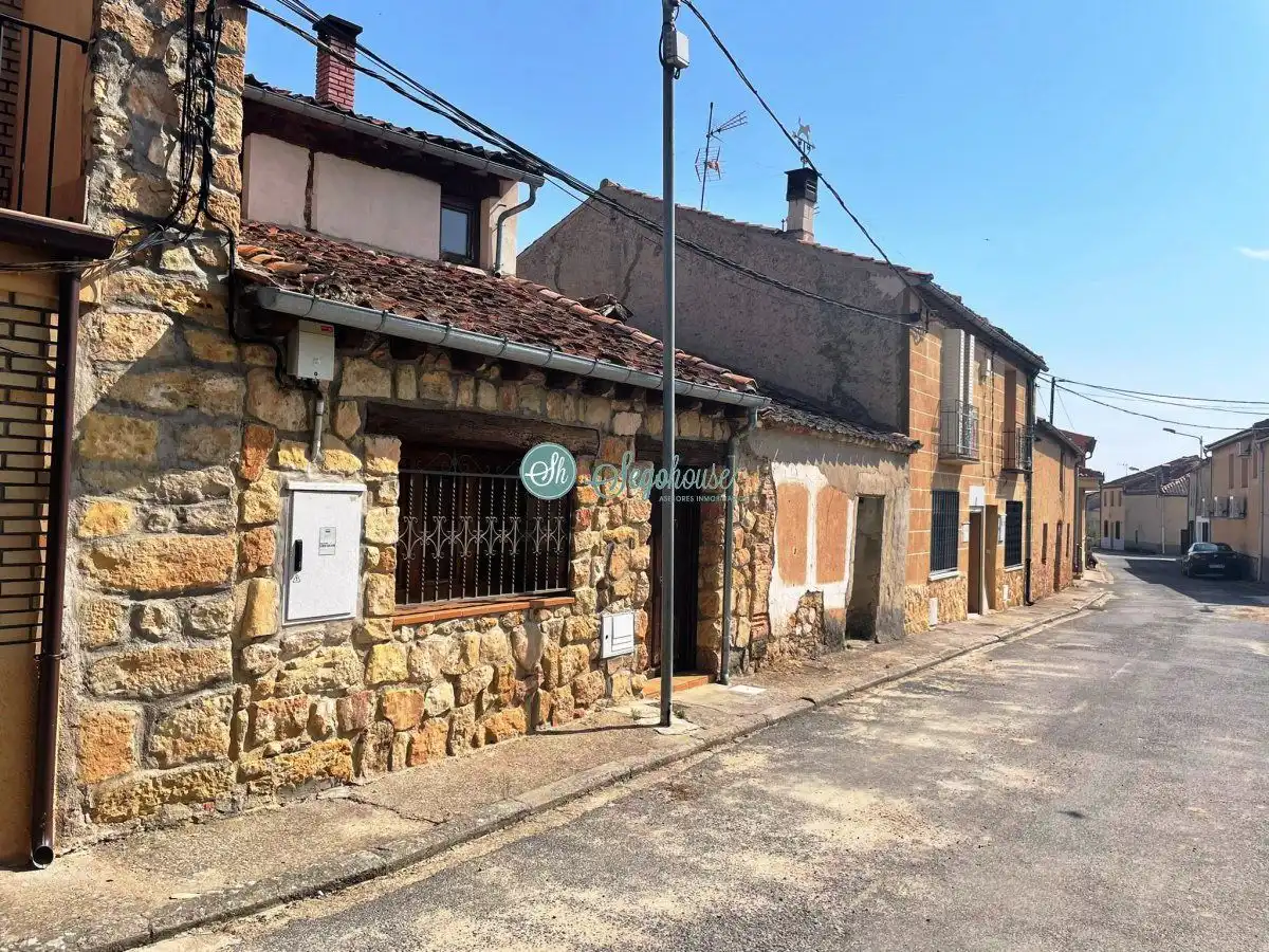 Exterior view of Houses for sale in Adrada de Pirón  with Heating