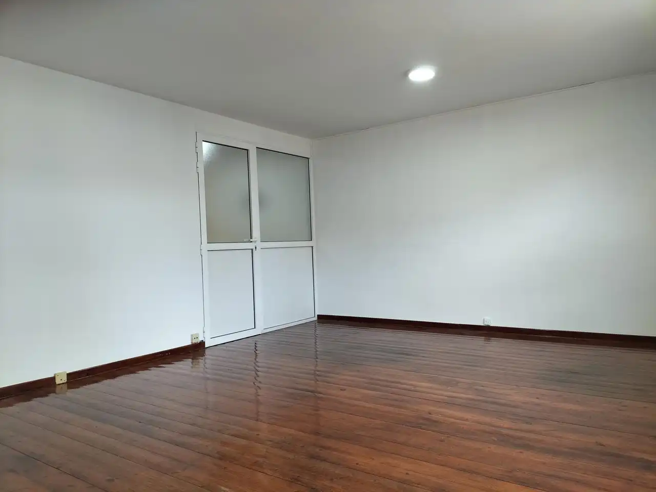 Habitación de Oficina de alquiler en Vilanova i la Geltrú con Aire acondicionado