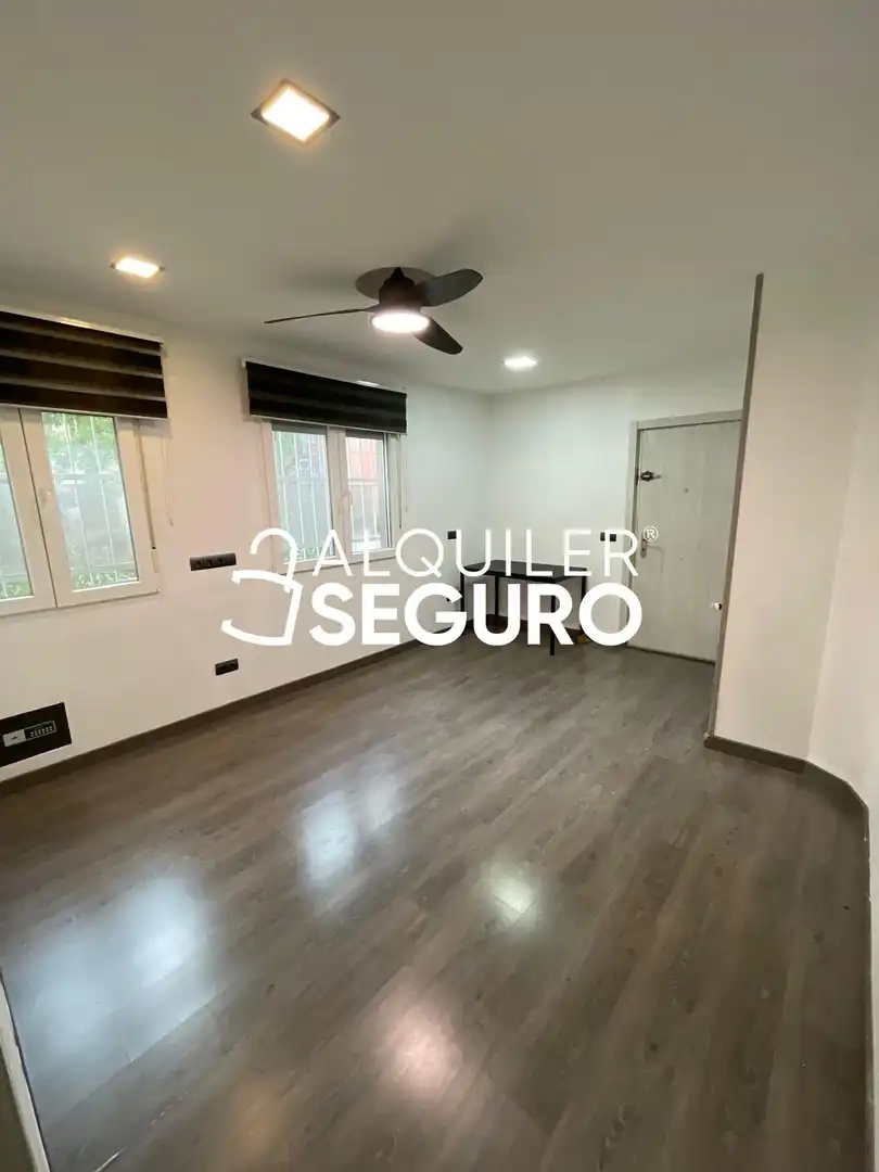 Bedroom of Flat for rent in Madrid  with Air Conditioner and Heating