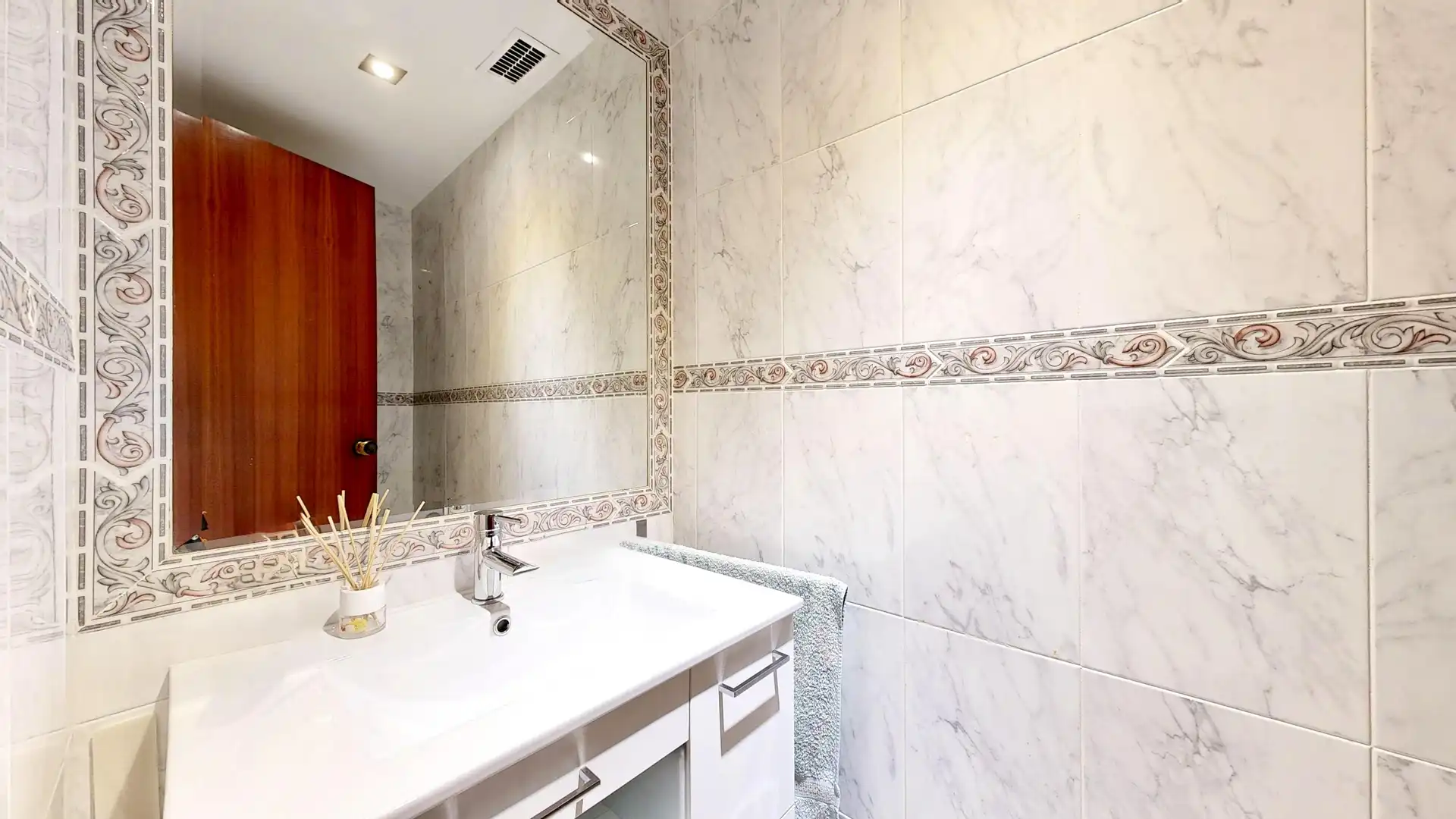 Bathroom of Apartments for sale in Fuengirola  with Parquet flooring and Balcony