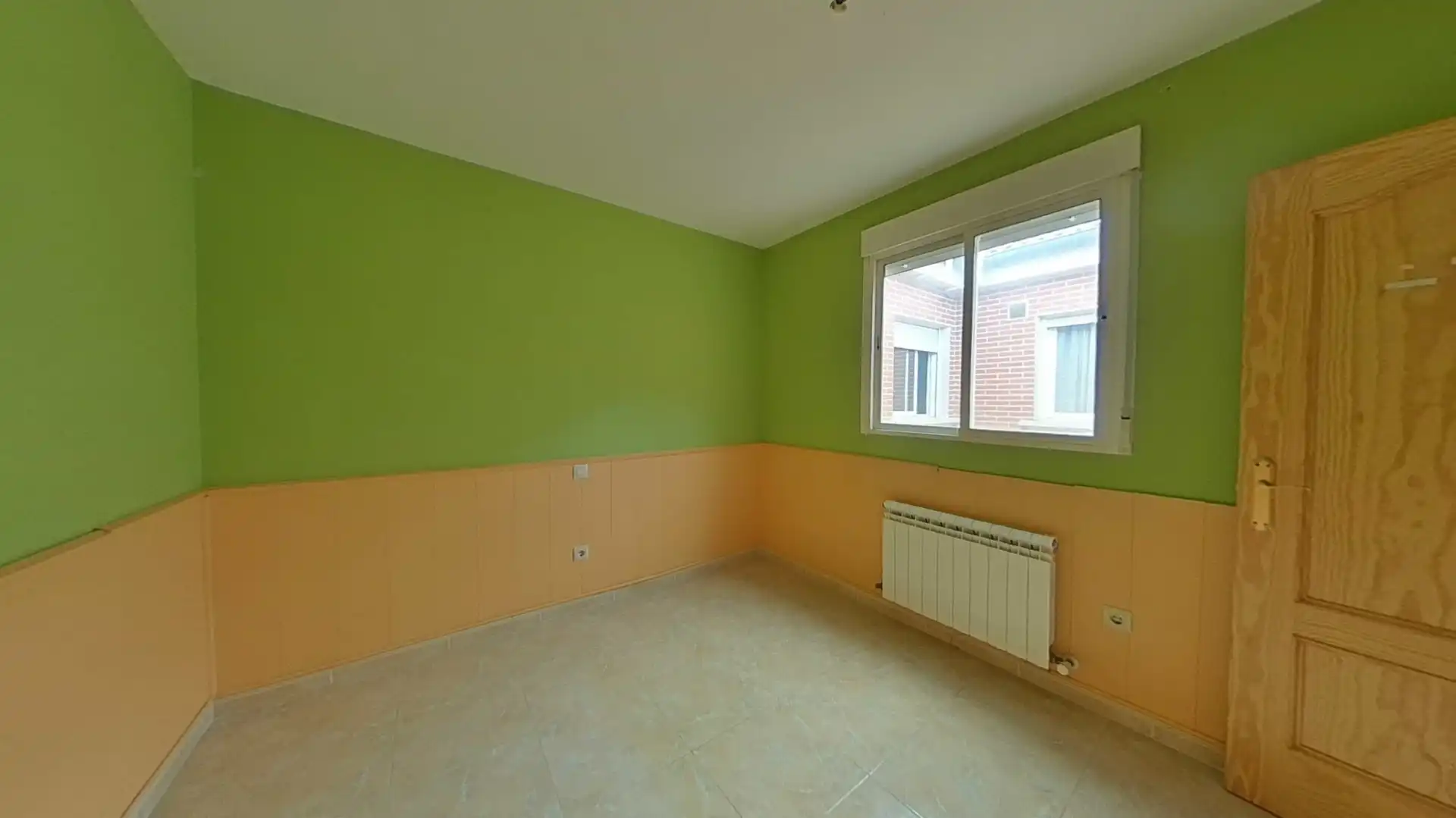 Dormitori de Apartament en venda en El Tiemblo  amb Calefacció i Balcó