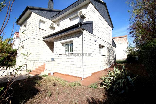 Casa-chalet en Venta en Burgos en La Cabaña