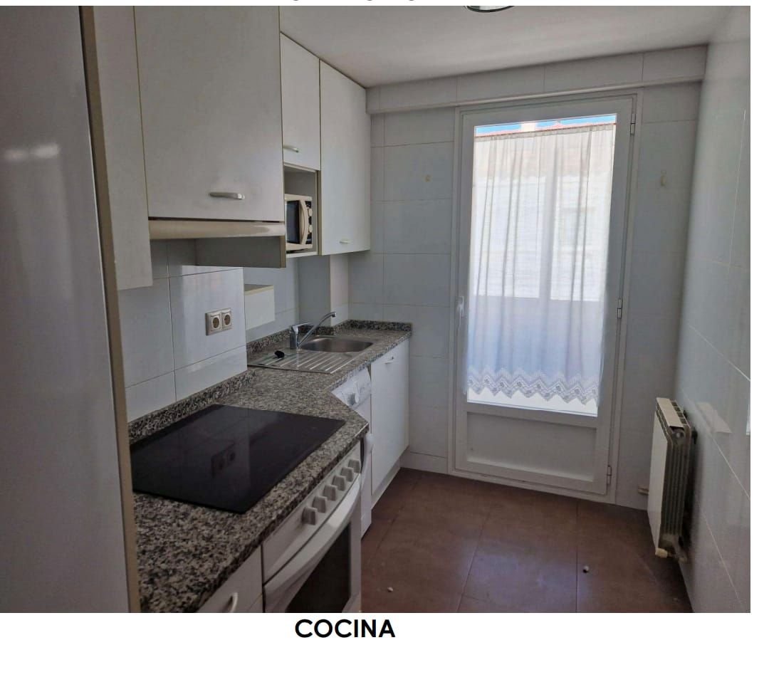 Cocina de Piso de alquiler en  Zaragoza Capital con Calefacción, Parquet y Horno