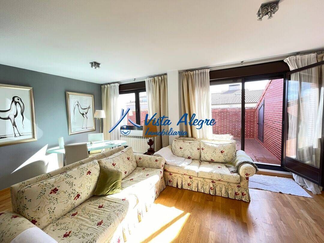 Vista exterior de Àtic en venda en Haro amb Calefacció, Parquet i Terrassa