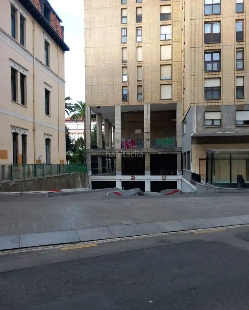 Aparcament de lloguer a Calle Grupo Reverendo Vicente Garmendi 5