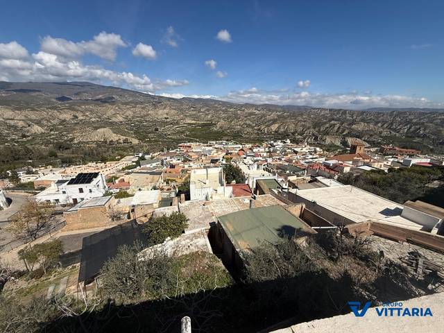 Casa adosada en Venta en Calle Huertos en Instinción