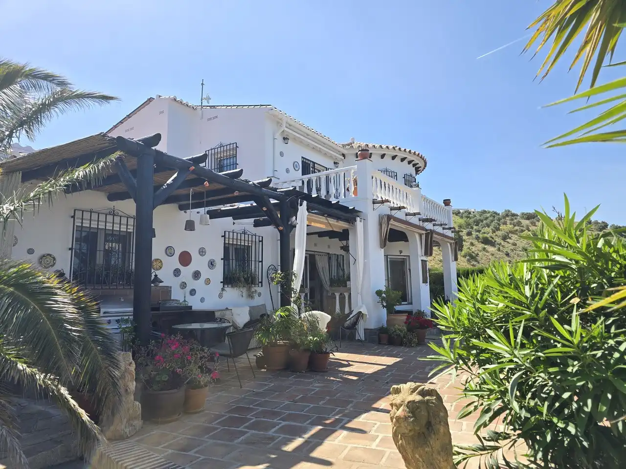 Vista exterior de Casa o xalet en venda en Canillas de Aceituno amb Aire condicionat, Terrassa i Piscina