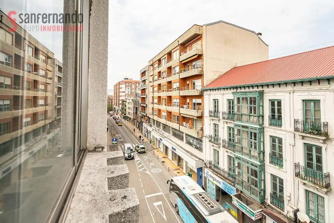 Vista exterior de Pis en venda en Torrelavega  amb Parquet