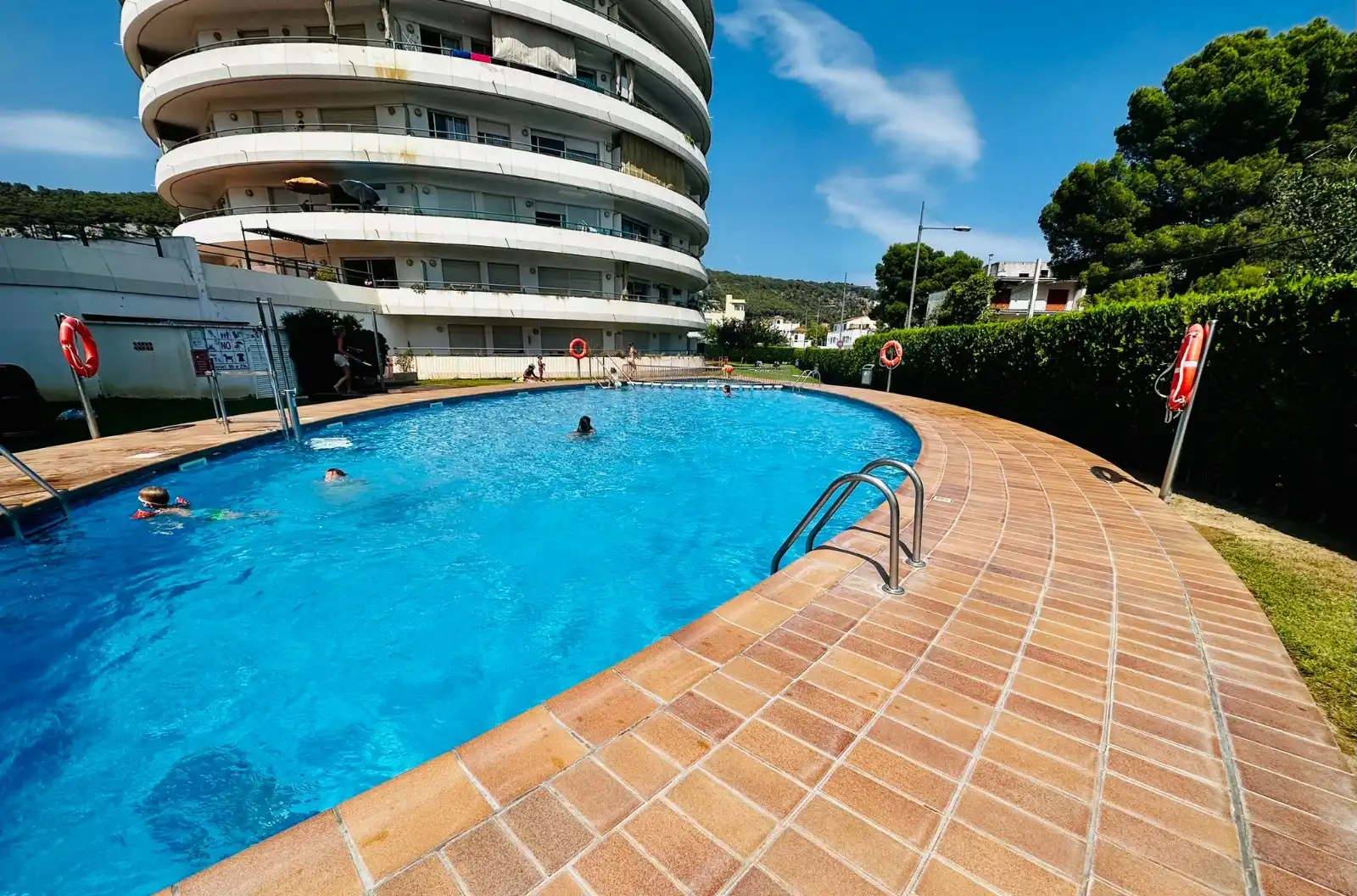 Piscina de Piso en venta en L'Estartit con Terraza, Amueblado y Lavadora
