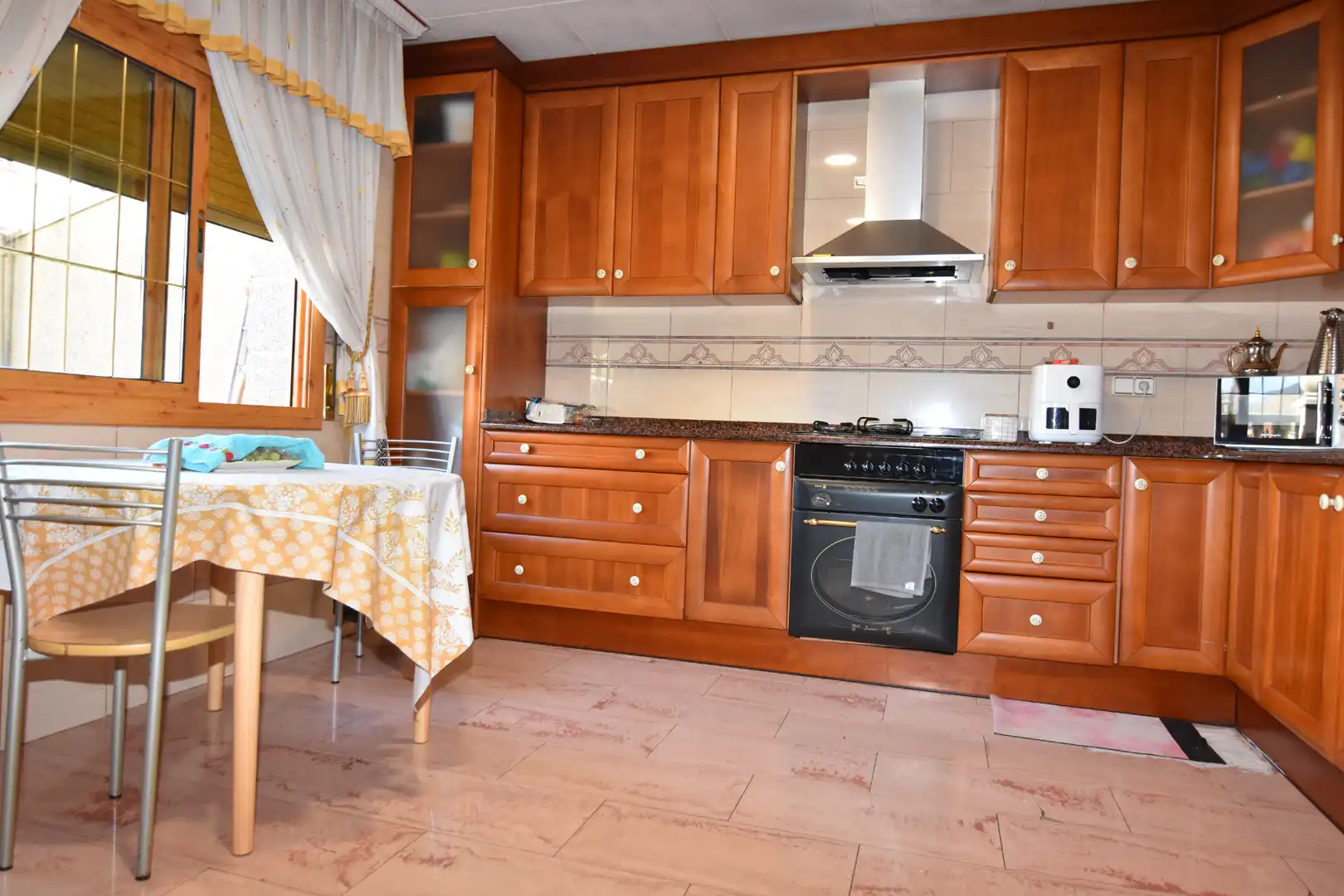 Cuina de Casa o xalet en venda en Tordera amb Calefacció, Terrassa i Balcó