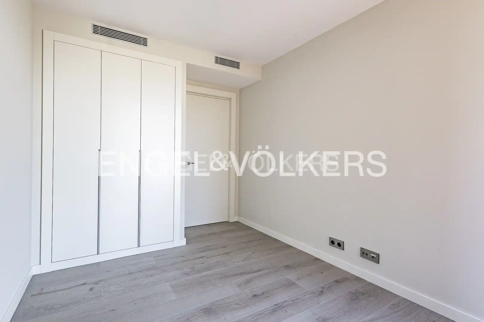Habitación de Ático en venta en Esplugues de Llobregat con Aire acondicionado, Calefacción y Terraza