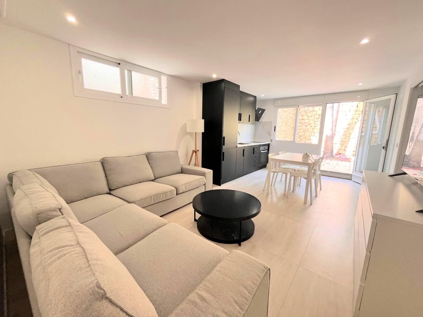 Sala d'estar de Planta baixa de lloguer en La Nucia amb Aire condicionat, Calefacció i Jardí privat