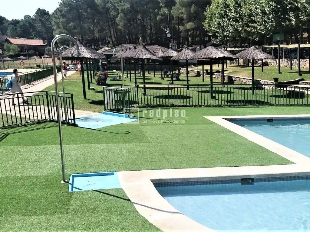 Piscina de Casa o xalet en venda en Cadalso de los Vidrios amb Calefacció, Jardí privat i Terrassa