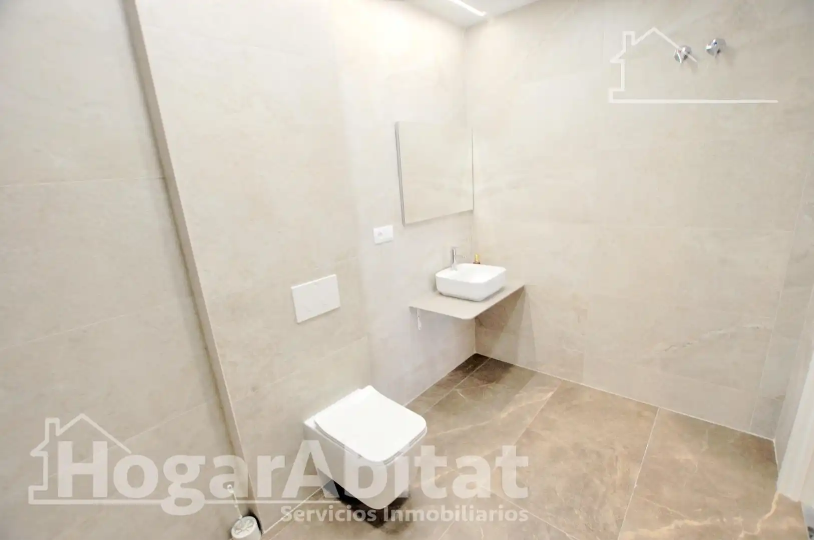 Bathroom of Flat for sale in Valencia  with Air Conditioner