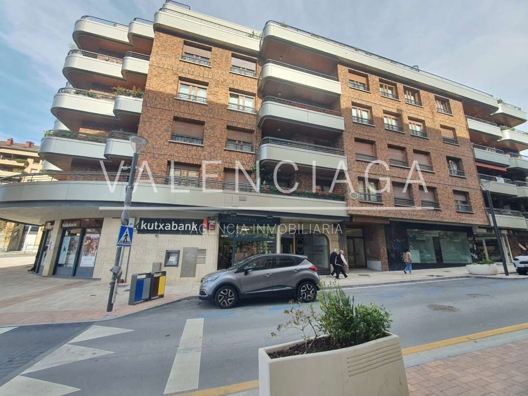 Vista exterior de Pis en venda en Beasain amb Calefacció, Terrassa i Traster