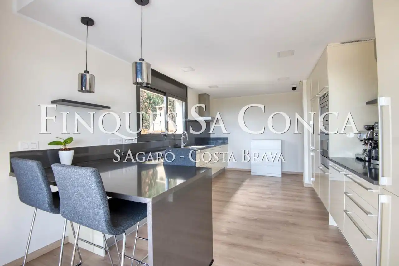 Cuina de Casa o xalet en venda en Sant Feliu de Guíxols amb Aire condicionat, Calefacció i Parquet