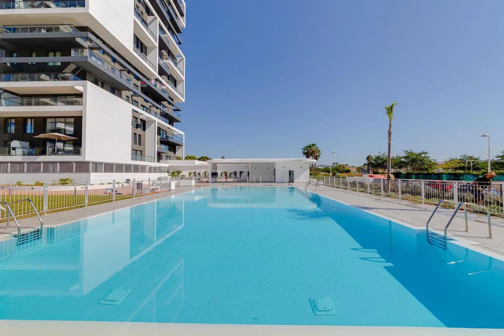 Piscina de Apartamento en venta en Calpe / Calp con Aire acondicionado, Calefacción y Jardín privado