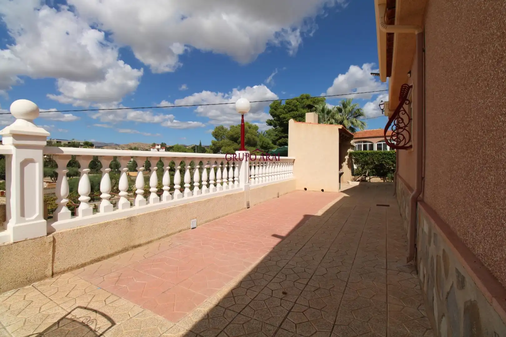 Vista exterior de Casa o xalet en venda en Alicante / Alacant amb Aire condicionat, Calefacció i Jardí privat