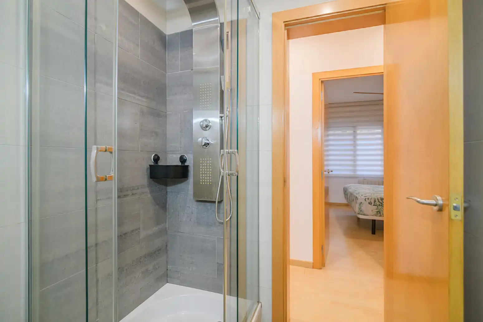 Bathroom of Flat for sale in La Roureda