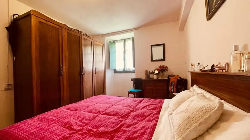 Schlafzimmer von Einfamilien-Reihenhaus zum Verkauf in Elduain mit Abstellraum