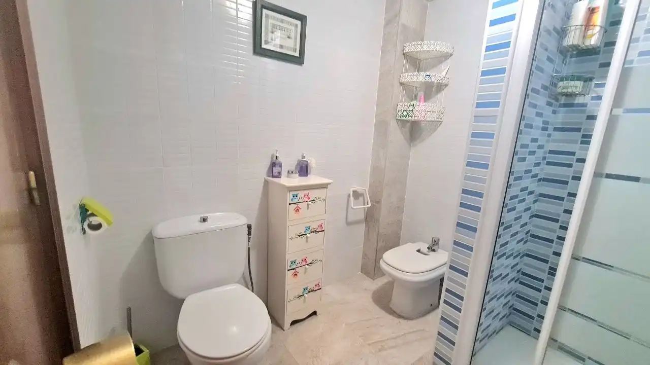 Bathroom of Flat for rent in Torrevieja  with Heating, Terrace and Storage room