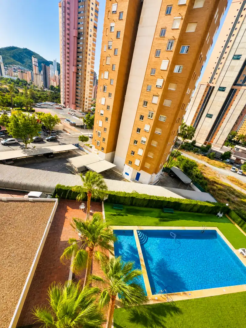 Vista exterior de Apartament en venda en Benidorm amb Terrassa i Moblat