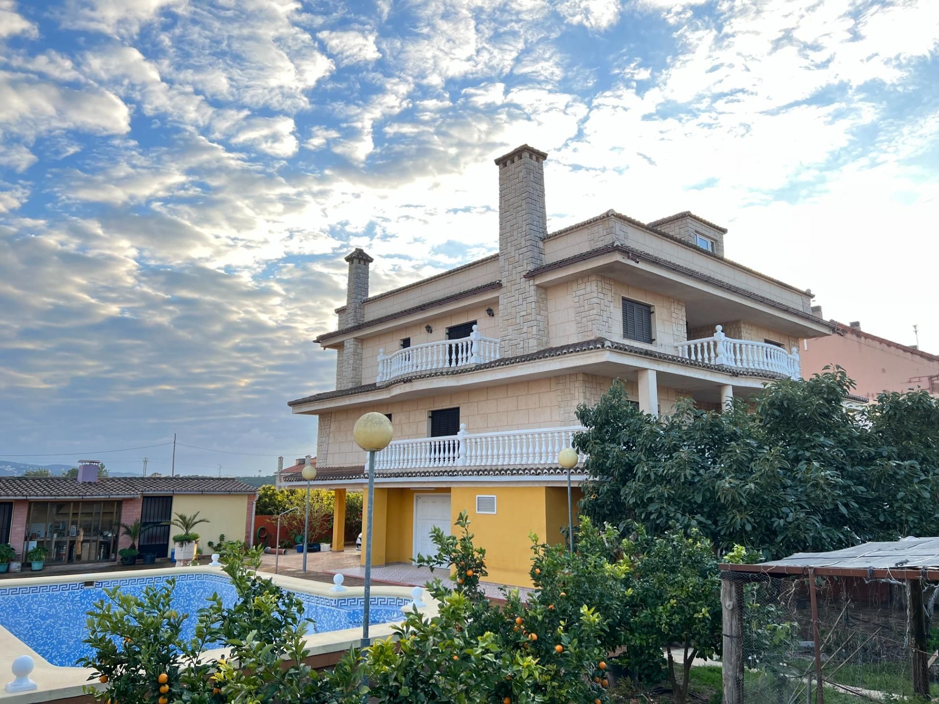 Vista exterior de Casa o xalet en venda en Polinyà de Xúquer amb Calefacció, Jardí privat i Parquet
