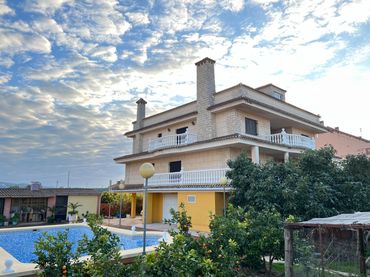 Villa con balcone in vendita a Polinyà de Xúquer