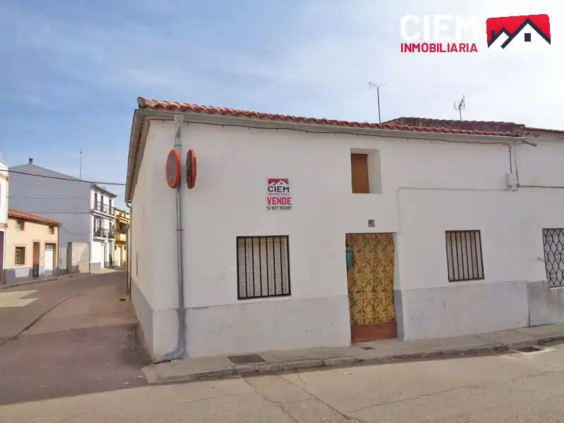 Vista exterior de Casa o xalet en venda en Miajadas amb Traster