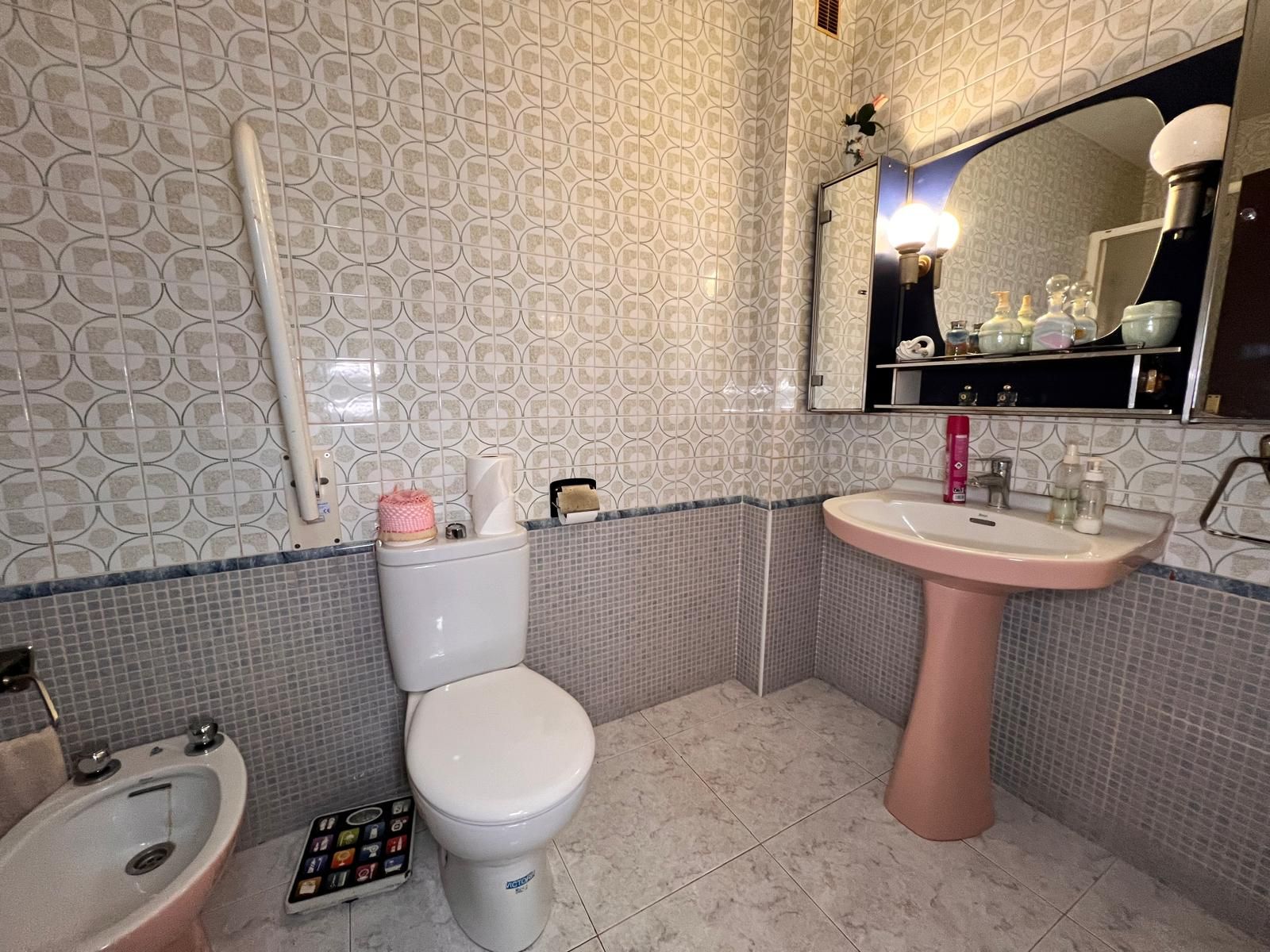 Bathroom of Flat for sale in Cornellà de Llobregat