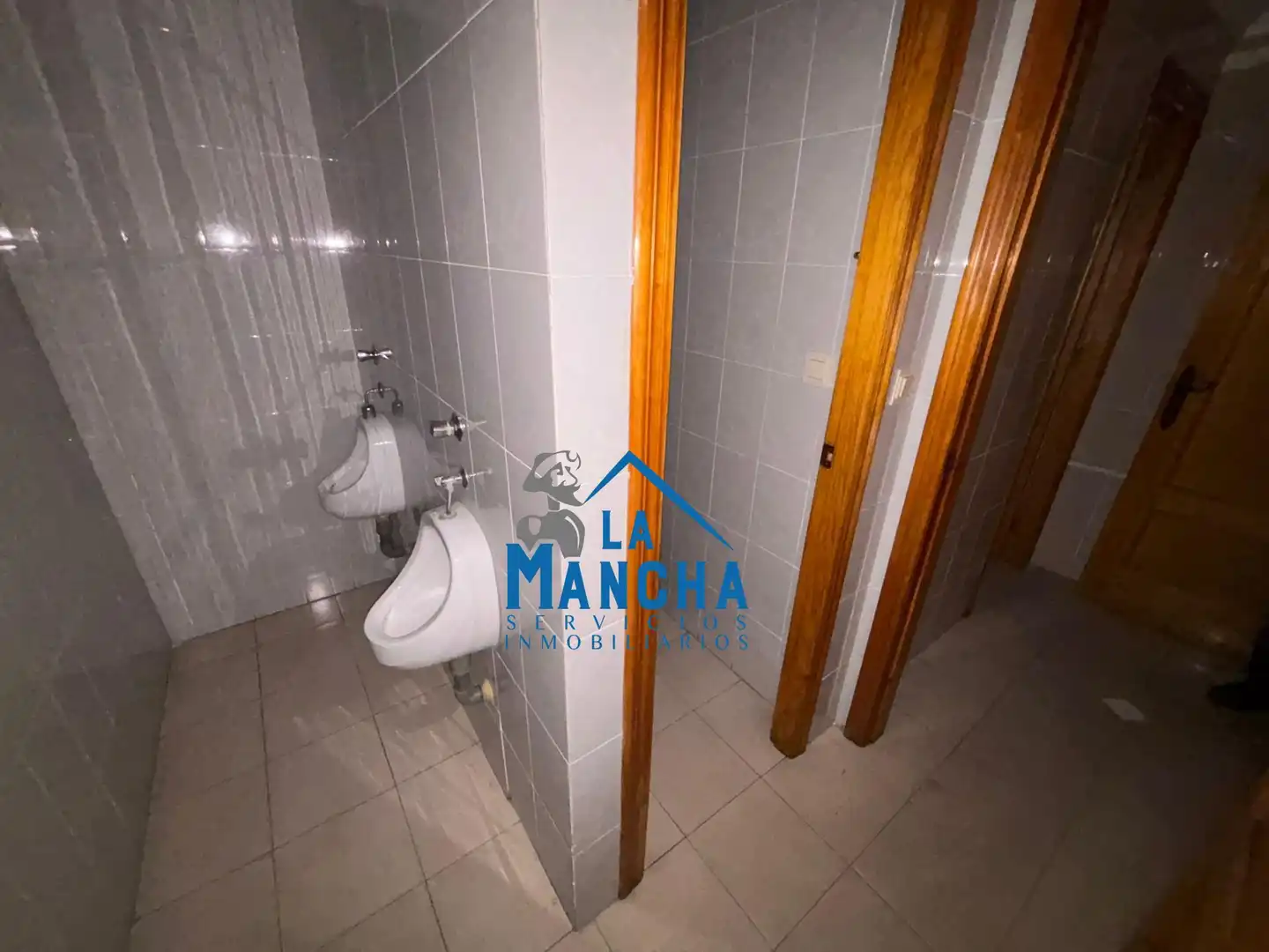 Baño de Local de alquiler en Albacete con Aire acondicionado y Amueblado