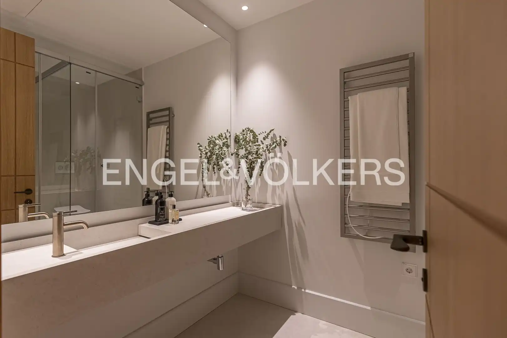 Badezimmer von Wohnung zum Verkauf in Madrid mit Klimaanlage, Heizung und Terrasse