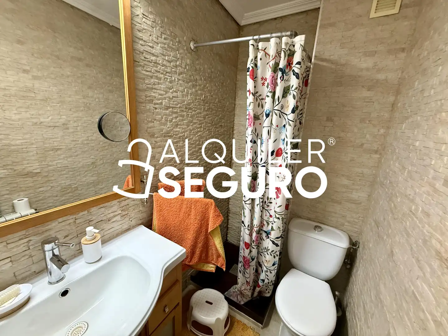 Bathroom of Flat for rent in Juan de la Cierva