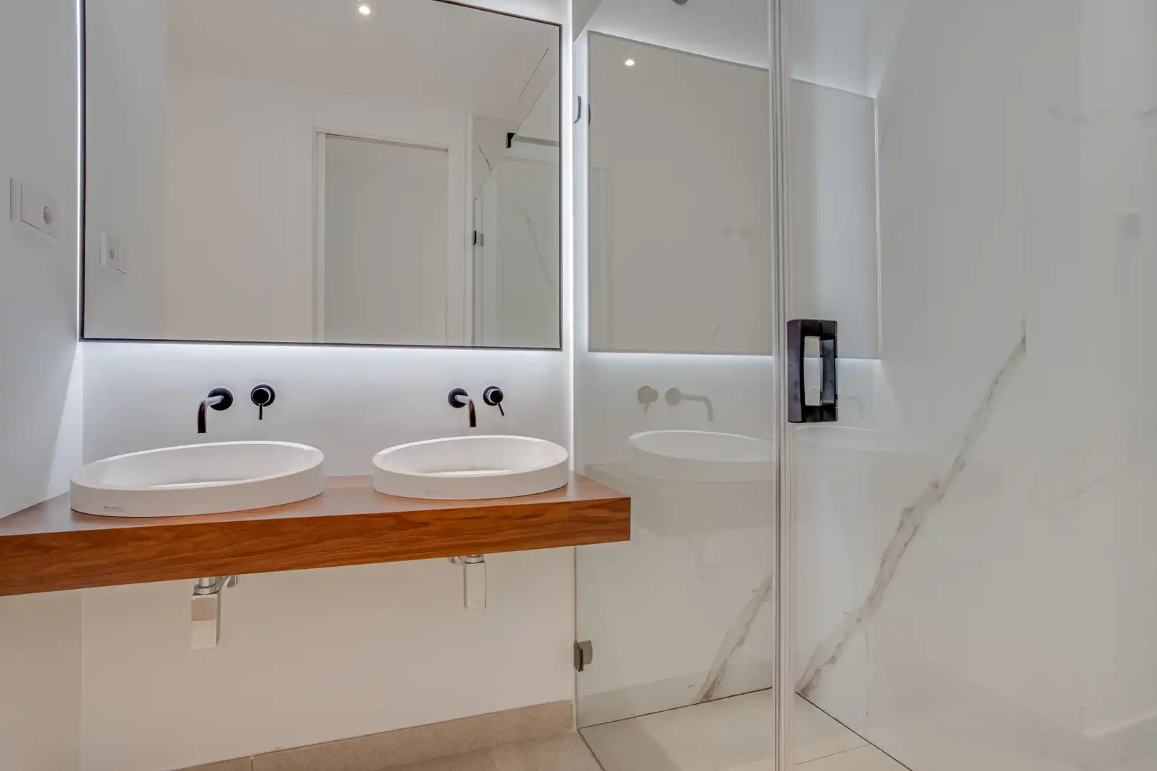 Bathroom of Ground floor for sale in Marbella  with Air Conditioner, Private garden and Terrace