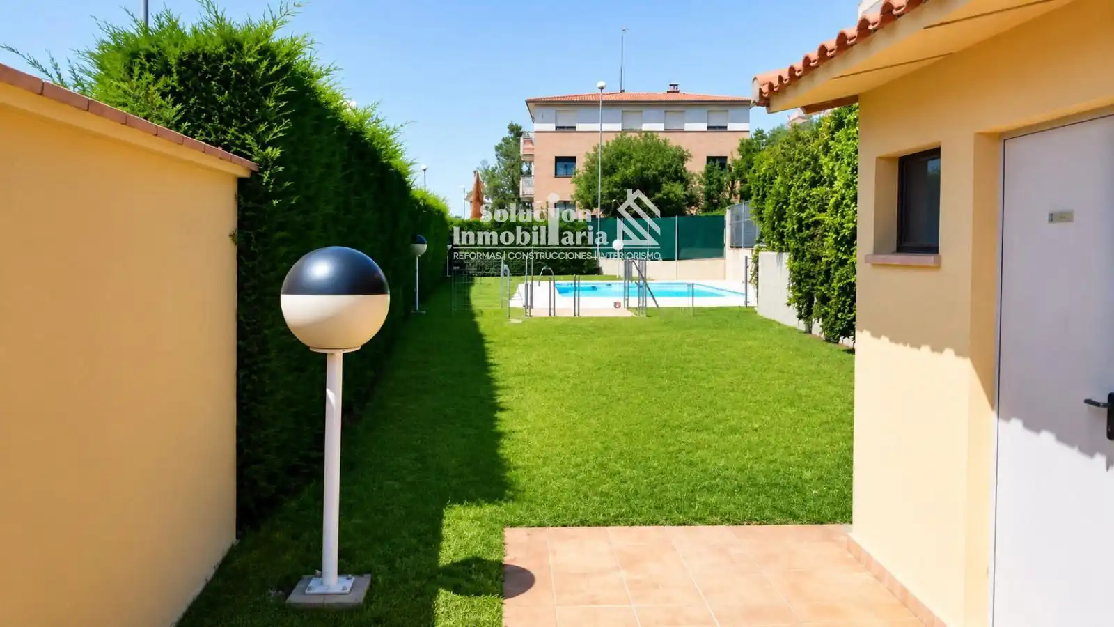 Schwimmbecken von Maisonette zur Miete in Salamanca mit Heizung, Terrasse und Schwimmbad