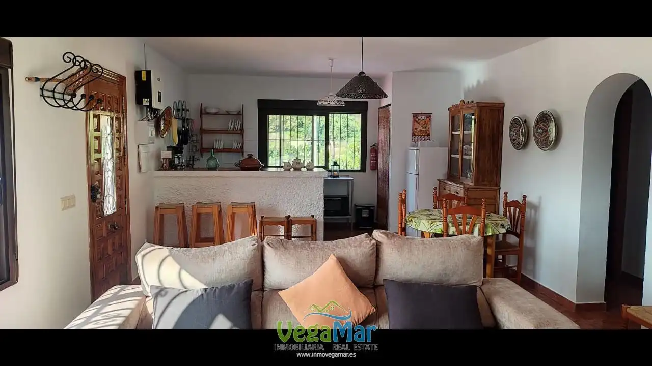 Houses for rent in Loma de la Golondrina, Ítrabo