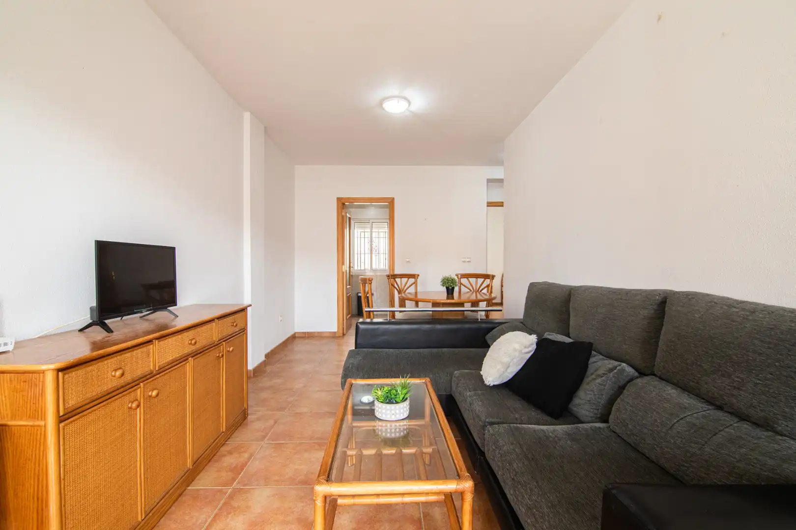 Sala d'estar de Casa o xalet en venda en Orihuela amb Calefacció, Moblat i Piscina comunitària