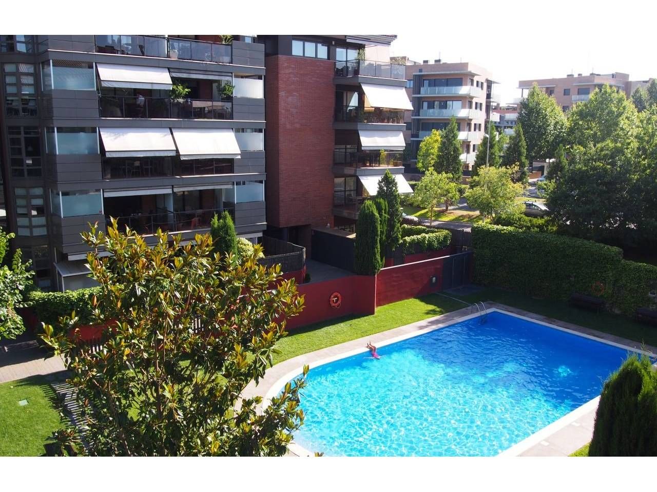 Swimming pool of Attic to rent in Sant Cugat del Vallès  with Air Conditioner, Heating and Parquet flooring