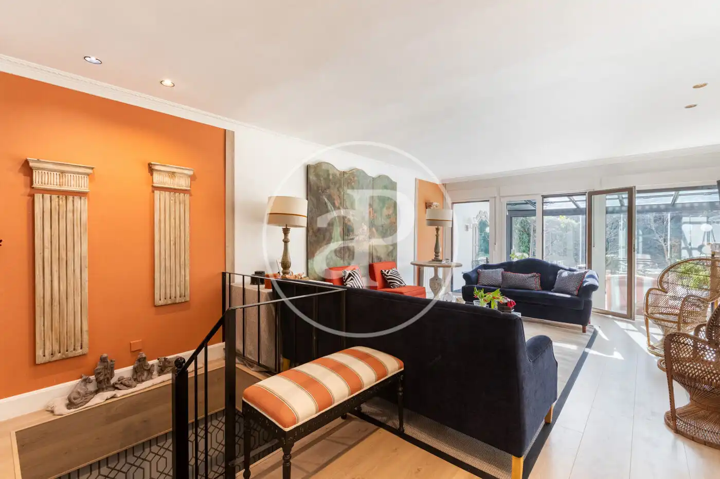 Sala de estar de Casa adosada en venta en La Moraleja con Aire acondicionado, Calefacción y Jardín privado