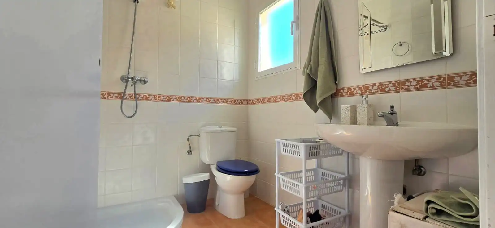 Bany de Casa adosada en venda en La Nucia amb Terrassa, Traster i Moblat