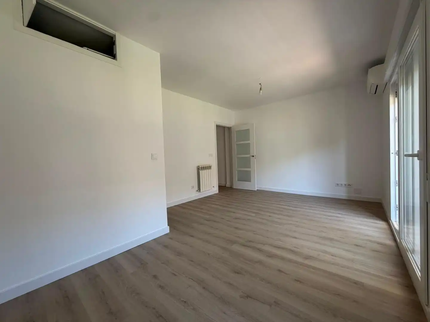 Sala de estar de Piso de alquiler en Madrid con Aire acondicionado, Calefacción y Jardín privado