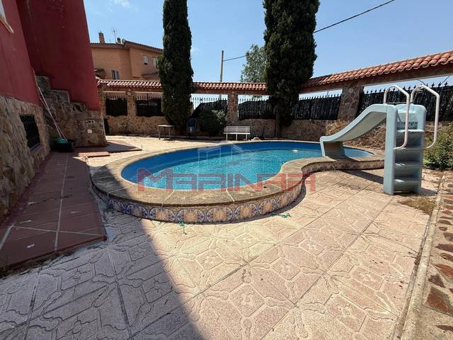 Casa-chalet en Venta en Los Barreros